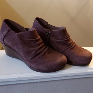 DANSKO Womens Burgundy Suede Clogs Booties Wedge Shoes size 39 EUR 8.5- 9 EUR